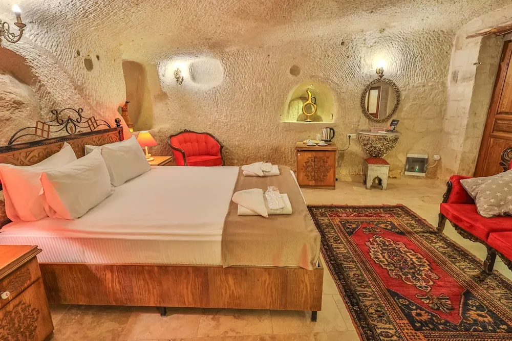 Superior Cave Room