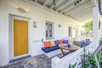 Kefi Beach and Suites