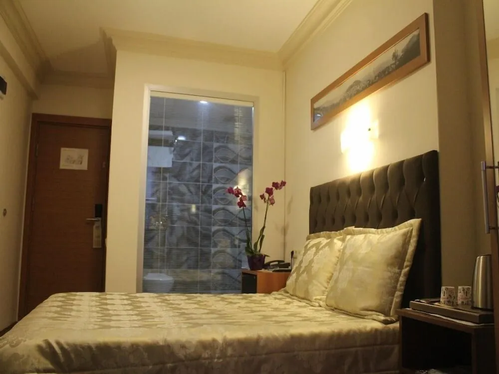 Standard Tek Büyük veya İki Ayrı Yataklı Oda