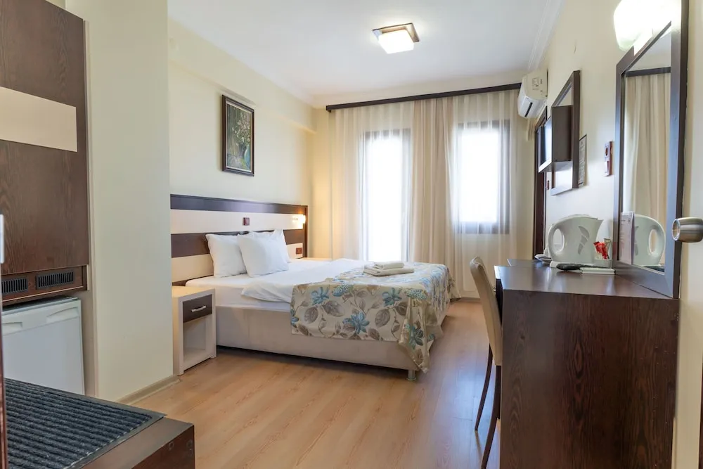 Tek Büyük veya İki Ayrı Yataklı Oda, Şehir Manzaralı