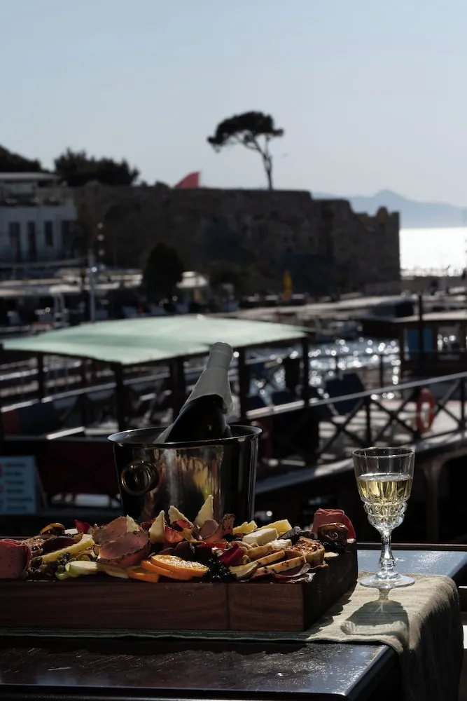 Deluxe Tek Büyük Yataklı Oda, Deniz Manzaralı
