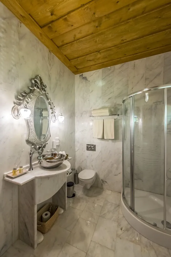 Deluxe Tek Büyük Yataklı Oda, Bahçe Manzaralı