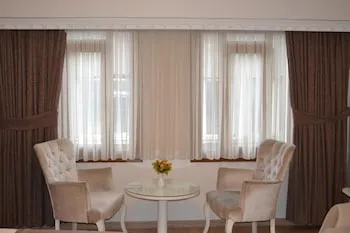 Peradise Hotel