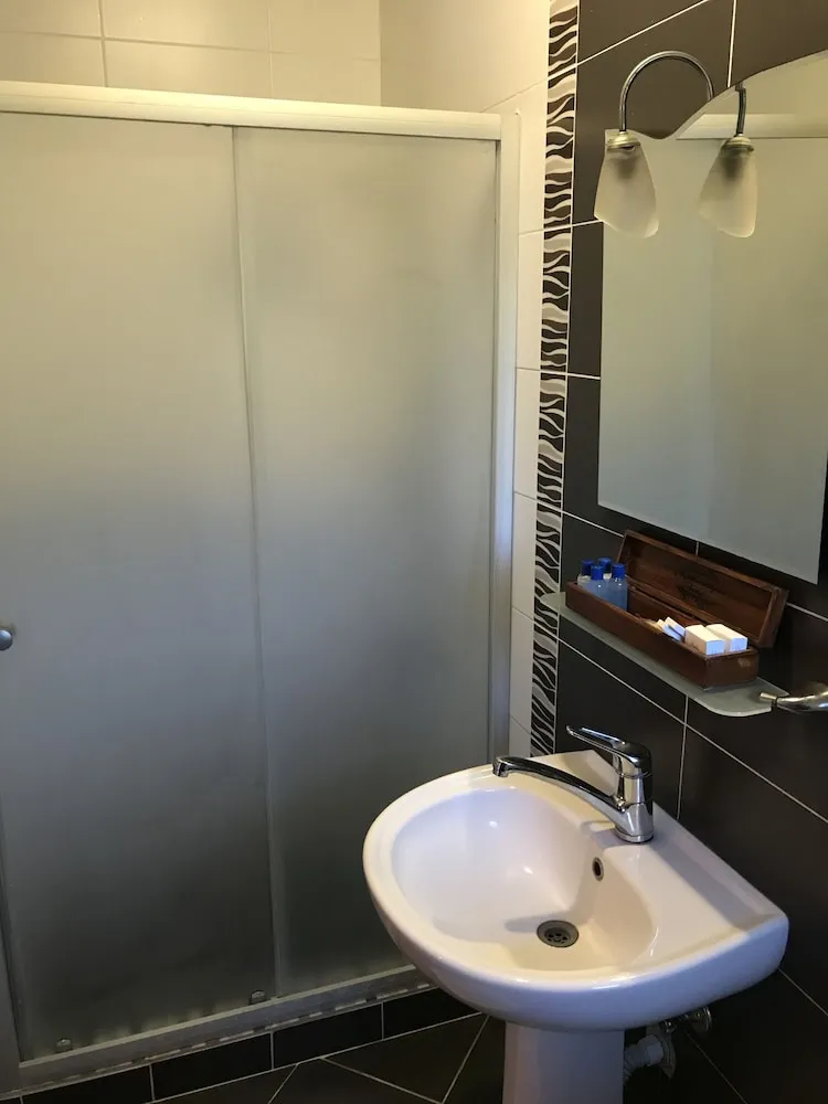 Basic Tek Büyük Yataklı Oda
