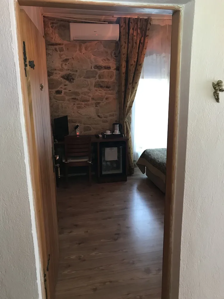 Basic Tek Büyük Yataklı Oda