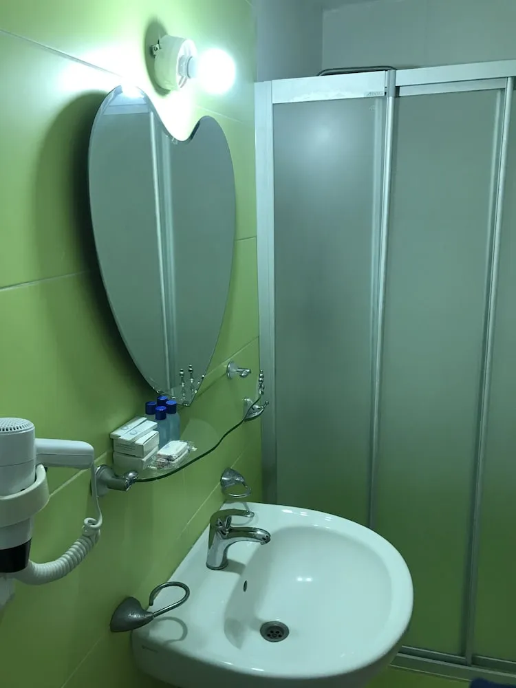 Basic Tek Büyük Yataklı Oda