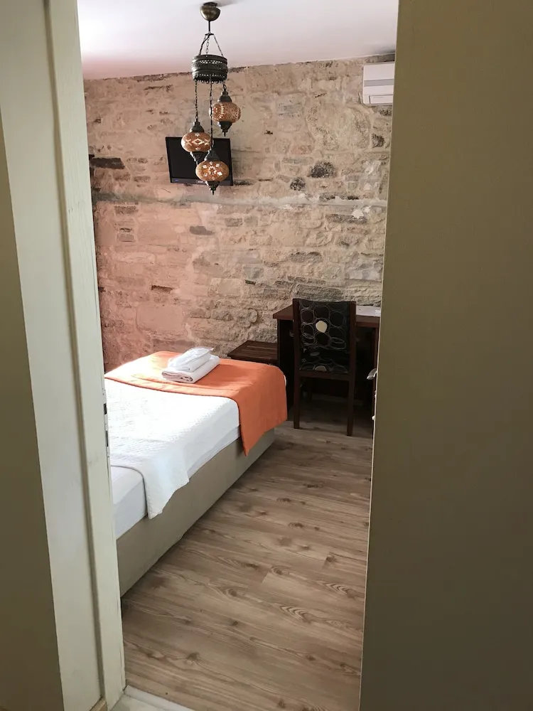 Basic Tek Büyük Yataklı Oda