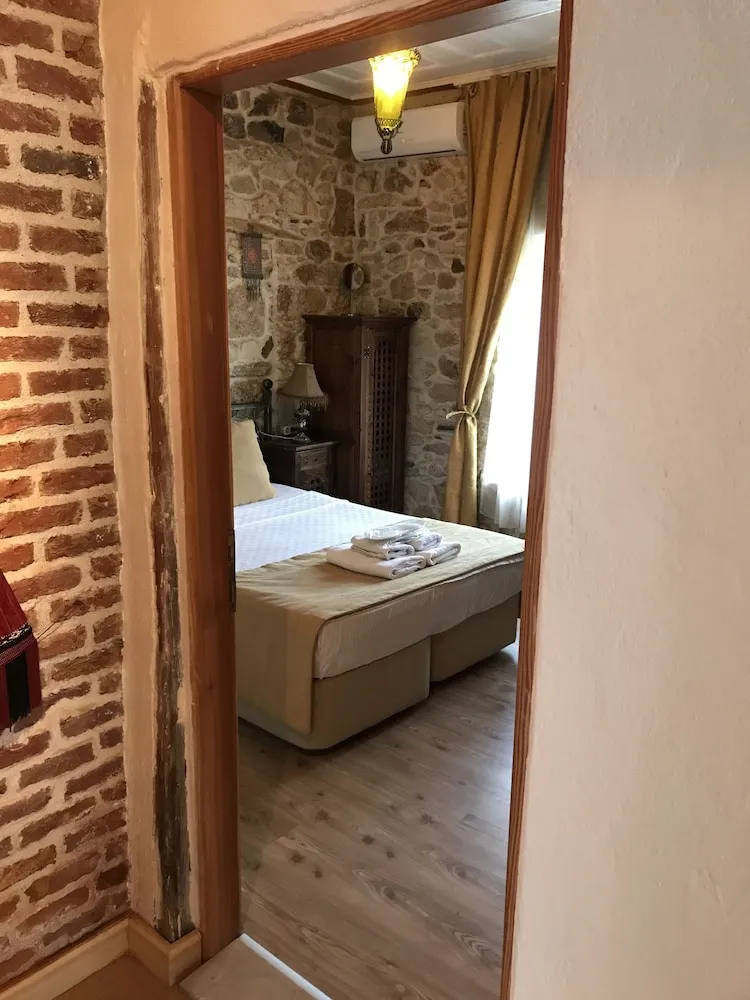 Basic Tek Büyük Yataklı Oda