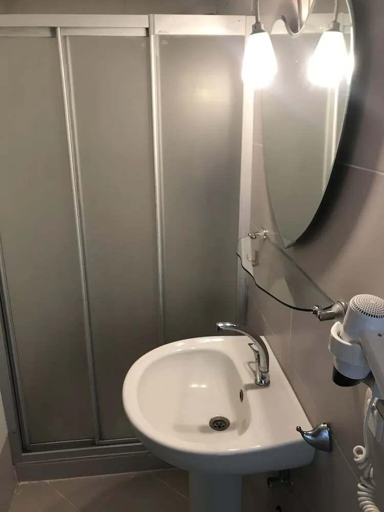 Basic Tek Büyük Yataklı Oda