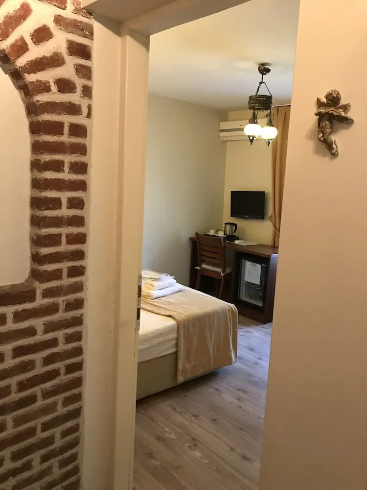 Basic Tek Büyük Yataklı Oda