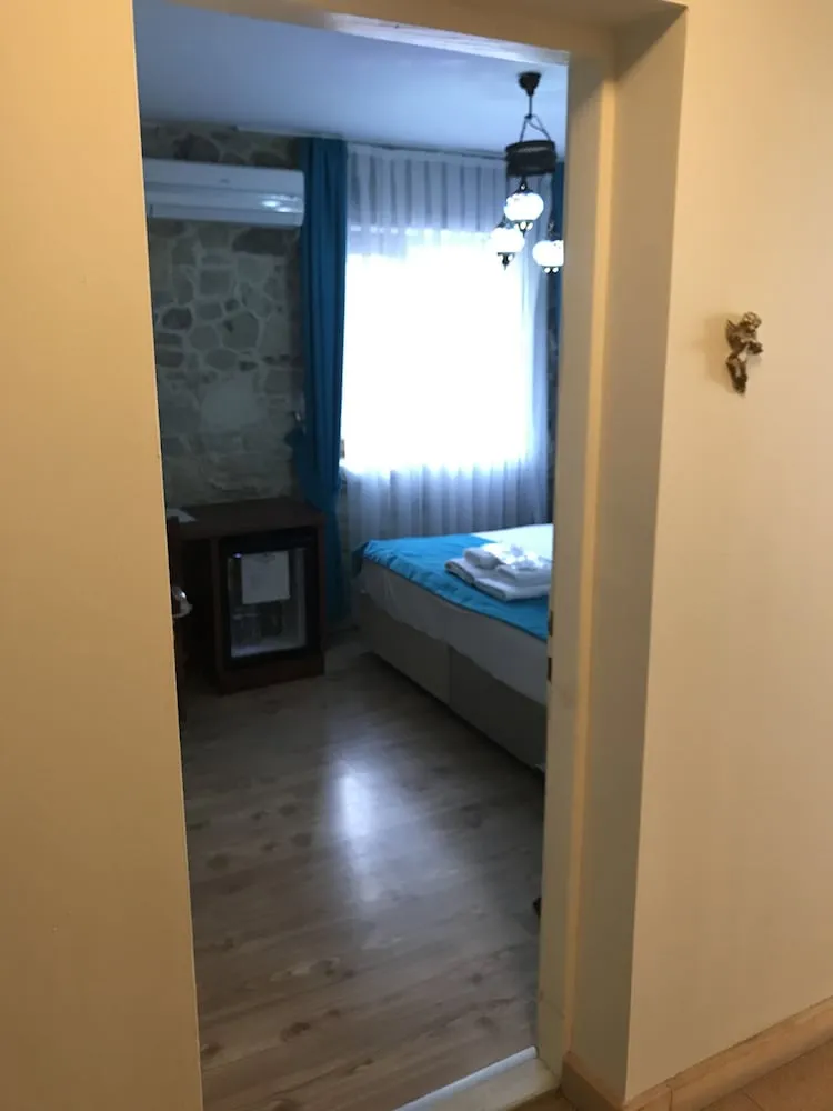 Basic Tek Büyük Yataklı Oda