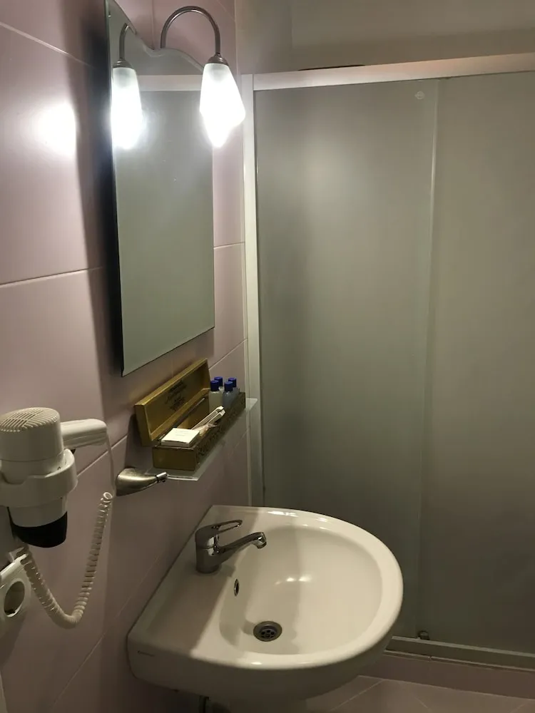 Basic Tek Büyük Yataklı Oda