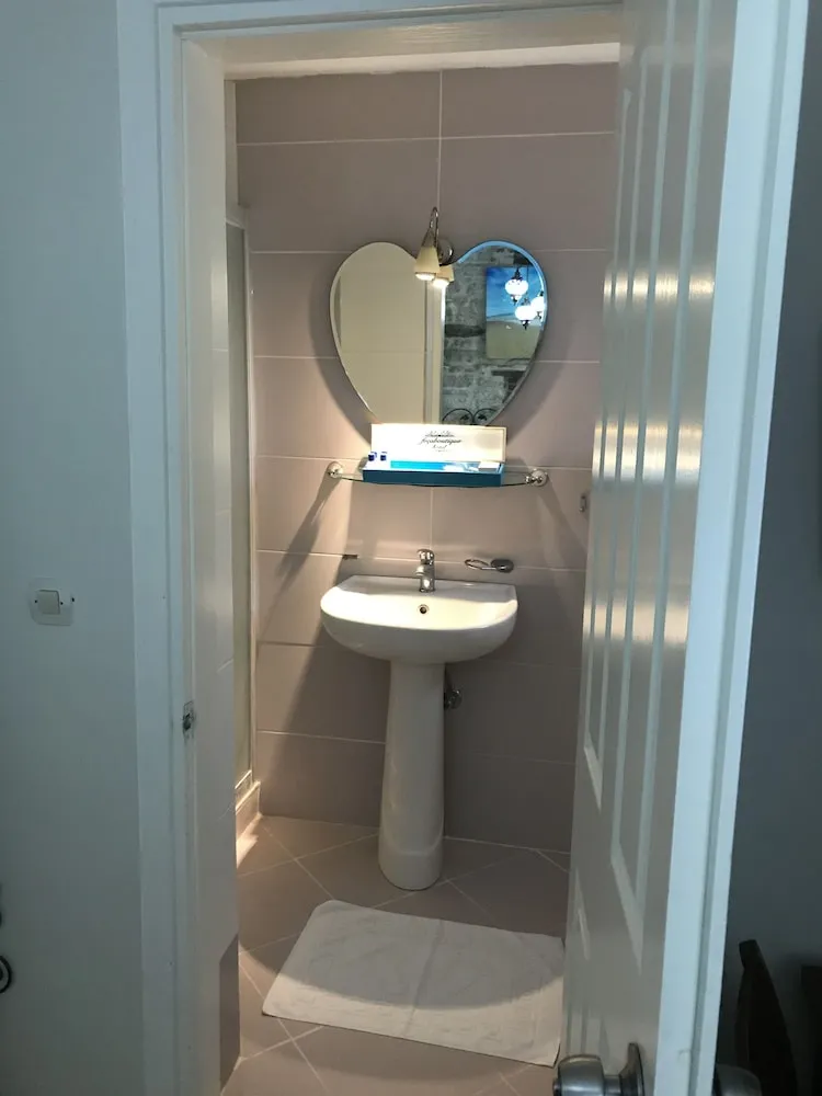 Basic Tek Büyük Yataklı Oda