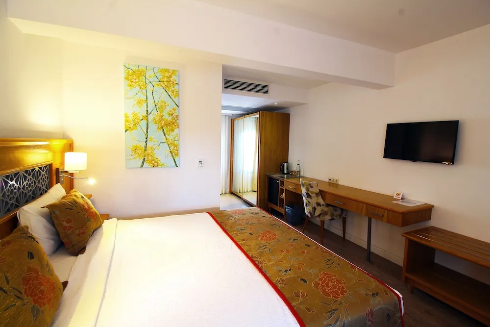 Deluxe Tek Büyük Yataklı Oda