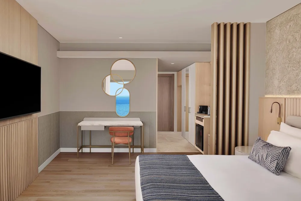 Deluxe Oda, Sıcak Su Küveti, Deniz Manzaralı (Jetted Tub on Terrace, Mixed Section)
