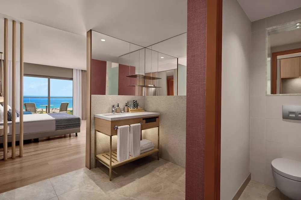Deluxe Oda, Sıcak Su Küveti, Deniz Manzaralı (Jetted Tub on Terrace, Mixed Section)