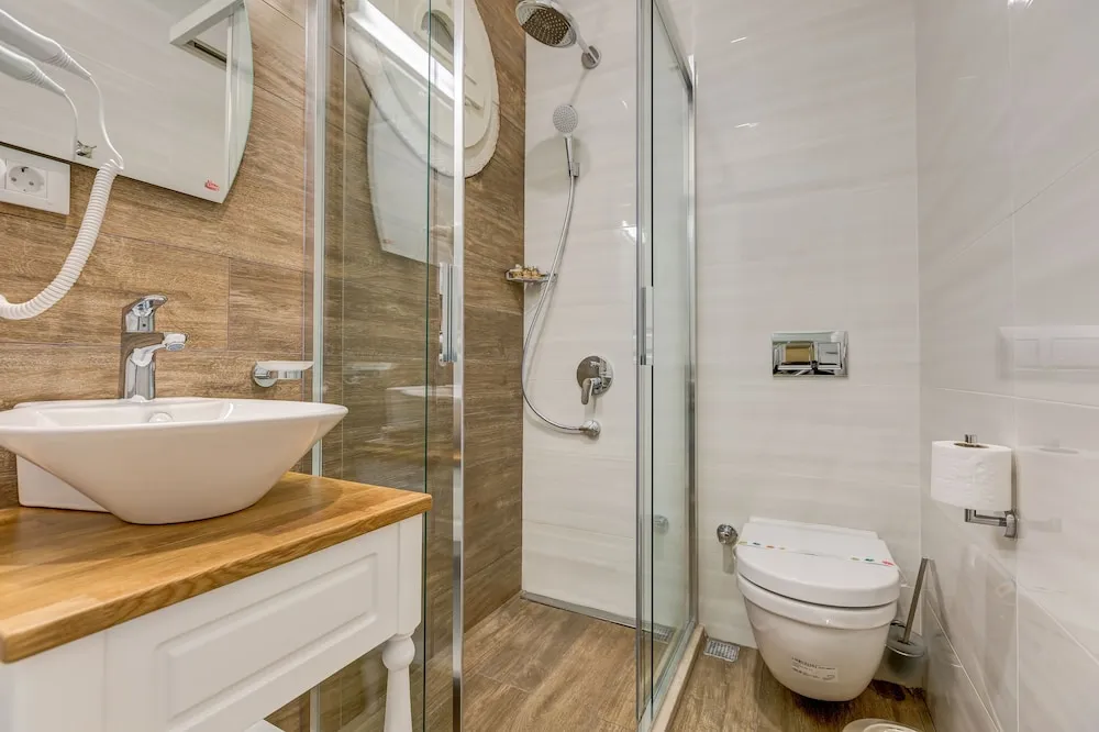 İki Ayrı Yataklı Oda (Upper Floor)