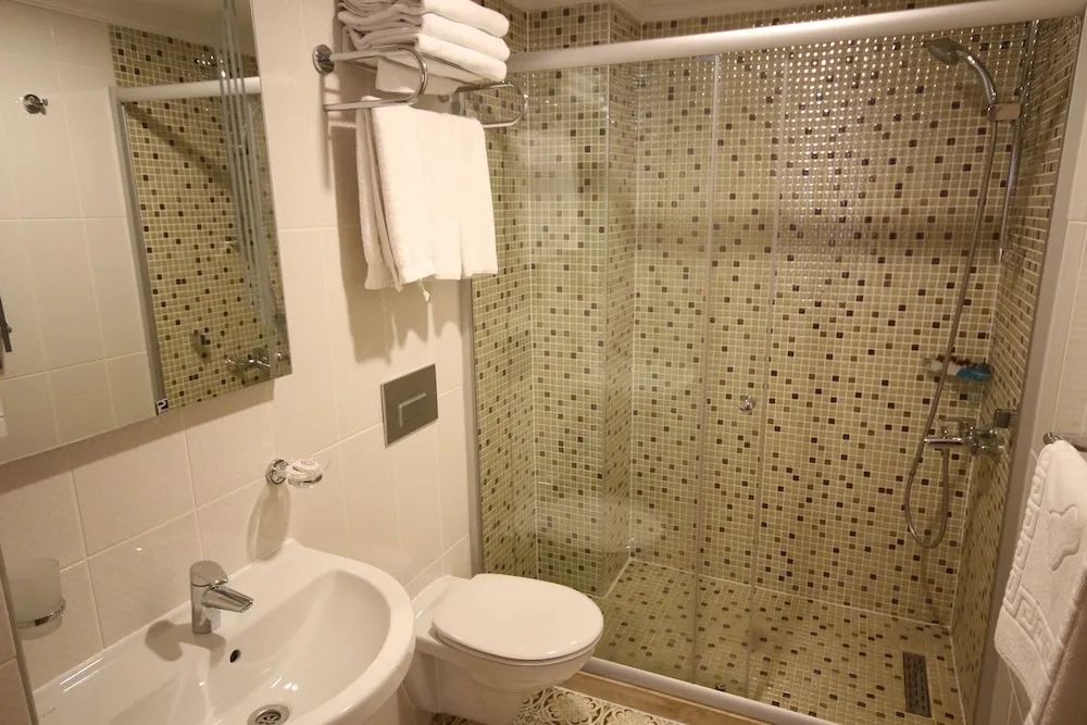 Deluxe Tek Büyük Yataklı Oda, 1 Büyük (Queen) Boy Yatak ve Çekyat, Balkon, Deniz Manzaralı