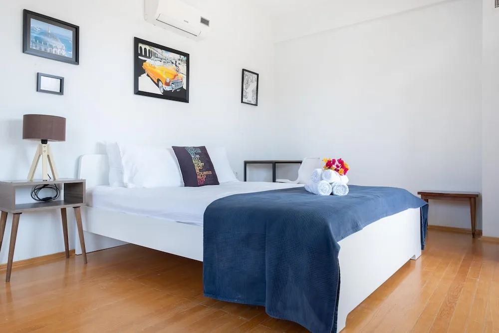 Amado - Duplex 2 Bed Apartment with Pool View and 2 Showers