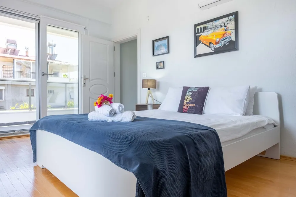 Amado - Duplex 2 Bed Apartment with Pool View and 2 Showers
