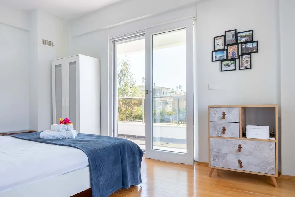 Amado - Duplex 2 Bed Apartment with Pool View and 2 Showers