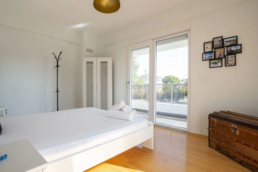 Amado - Duplex 2 Bed Apartment with Pool View and 2 Showers
