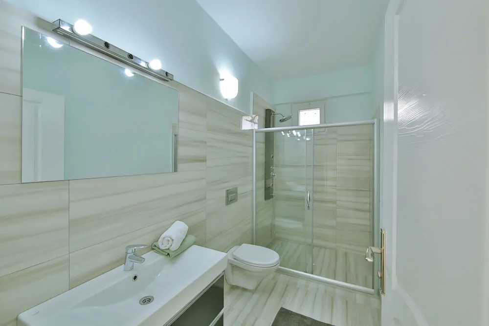 Amado - Duplex 2 Bed Apartment with Pool View and 2 Showers