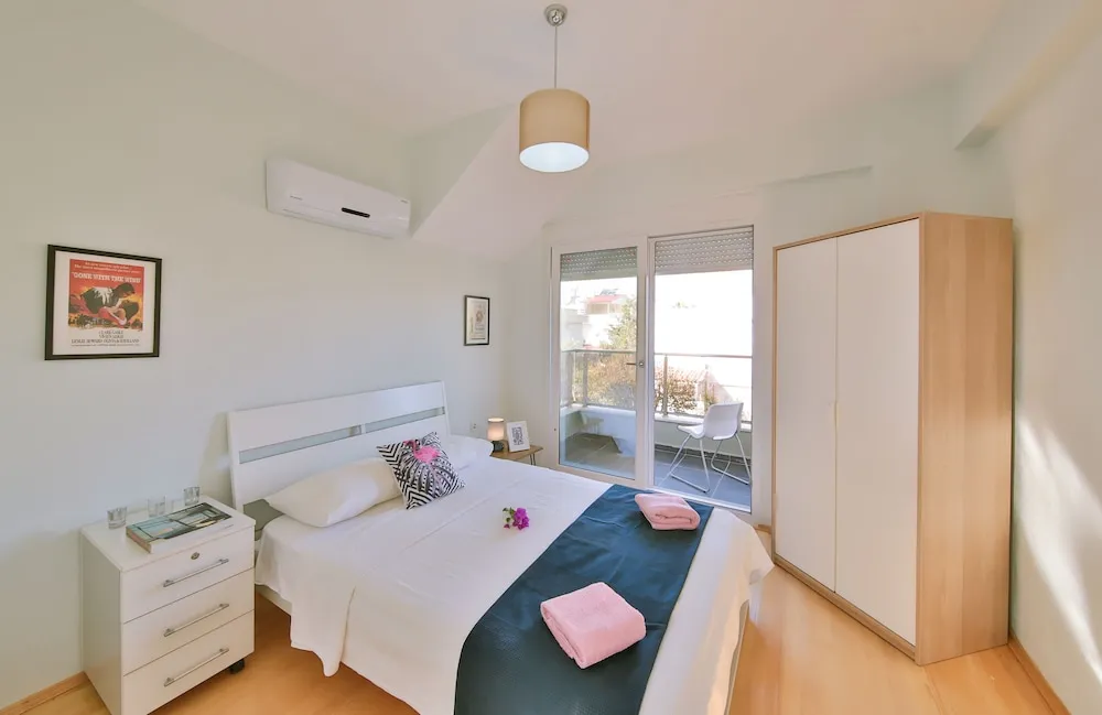 Amado - Duplex 2 Bed Apartment with Pool View and 2 Showers