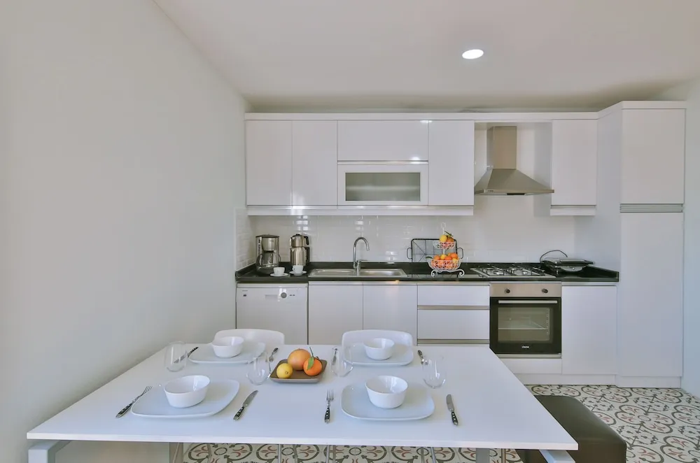Amado - Duplex 2 Bed Apartment with Pool View and 2 Showers