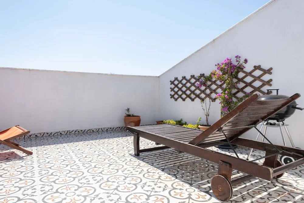 Amado - Duplex 2 Bed Apartment with Pool View and 2 Showers