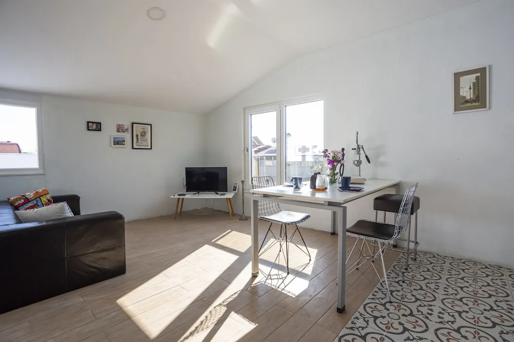 Amado - Duplex 2 Bed Apartment with Pool View and 2 Showers