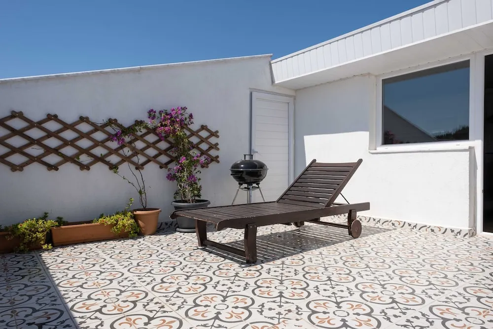 Amado - Duplex 2 Bed Apartment with Pool View and 2 Showers