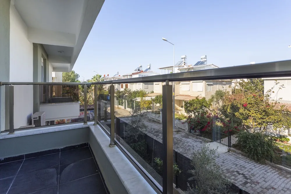 Amado - Duplex 2 Bed Apartment with Pool View and 2 Showers