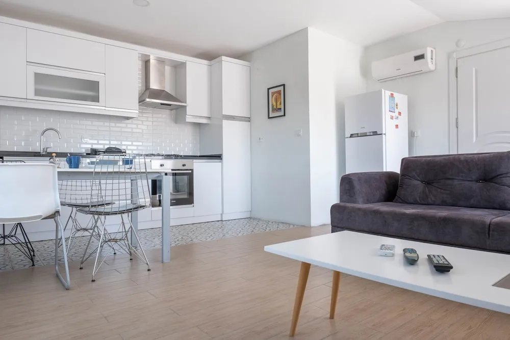 Amado - Duplex 2 Bed Apartment with Pool View and 2 Showers