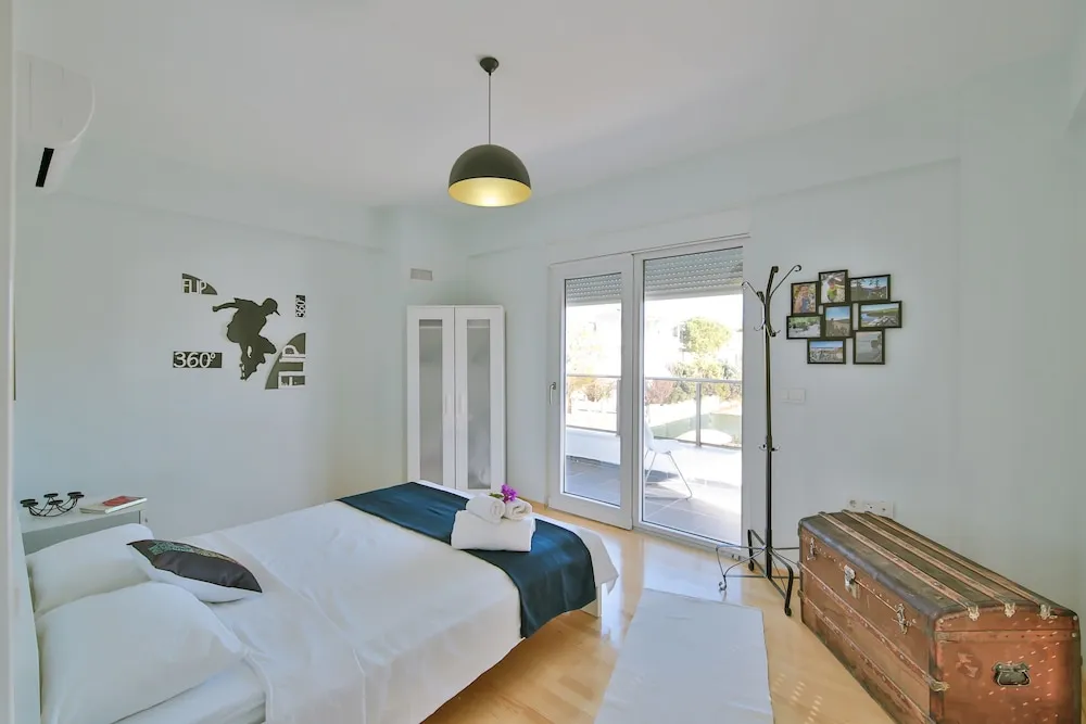 Amado - Duplex 2 Bed Apartment with Pool View and 2 Showers