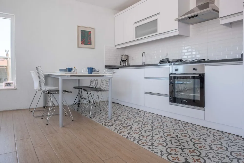 Amado - Duplex 2 Bed Apartment with Pool View and 2 Showers