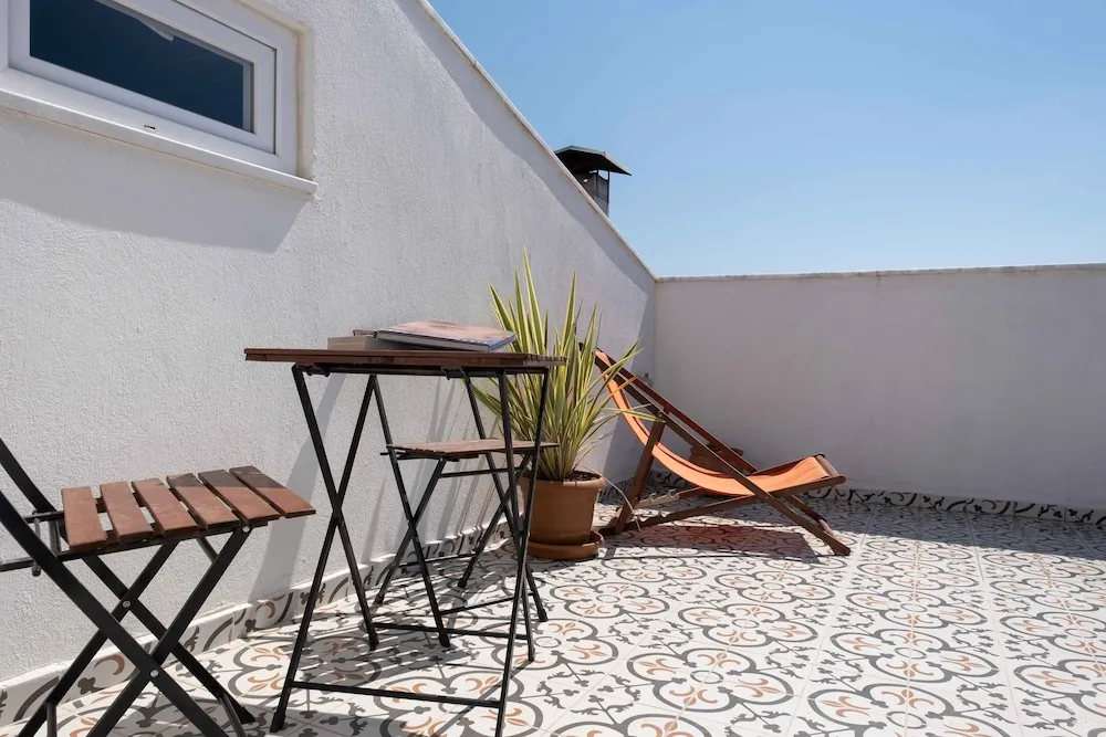 Amado - Duplex 2 Bed Apartment with Pool View and 2 Showers