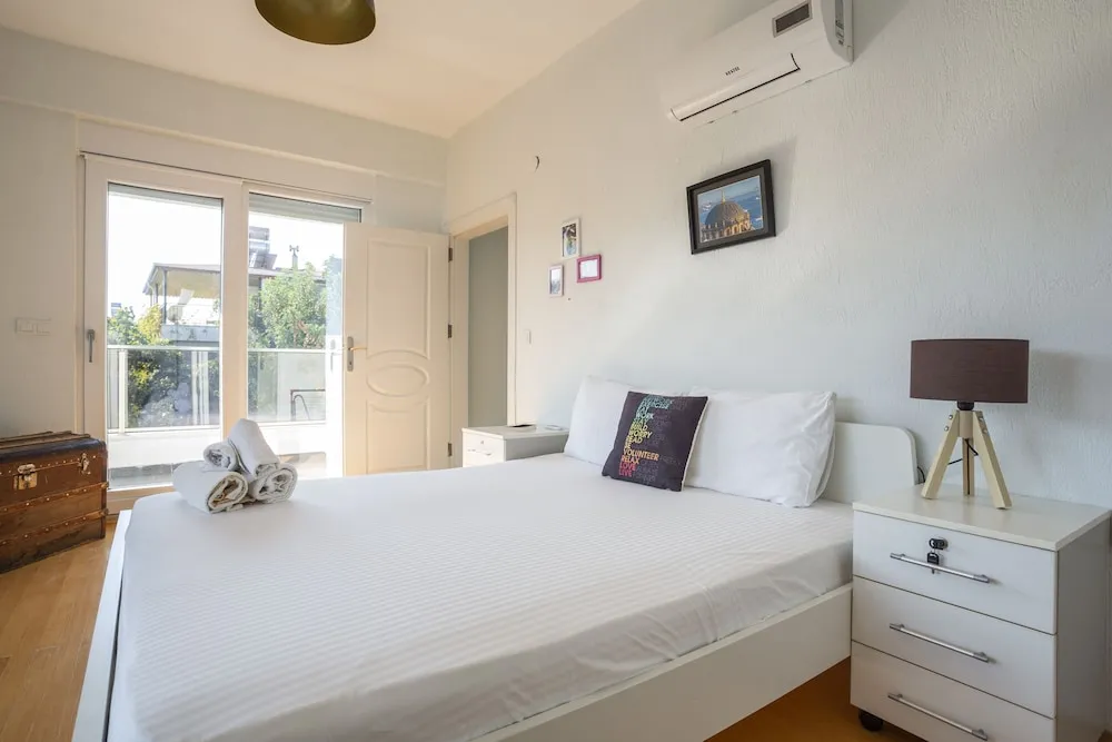 Amado - Duplex 2 Bed Apartment with Pool View and 2 Showers