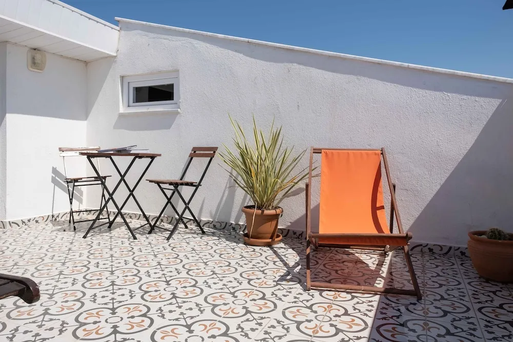 Amado - Duplex 2 Bed Apartment with Pool View and 2 Showers
