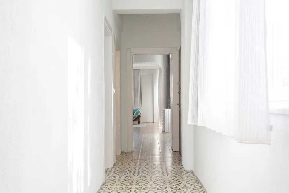 Luna - 2 Bed with Private Garden by the Pool