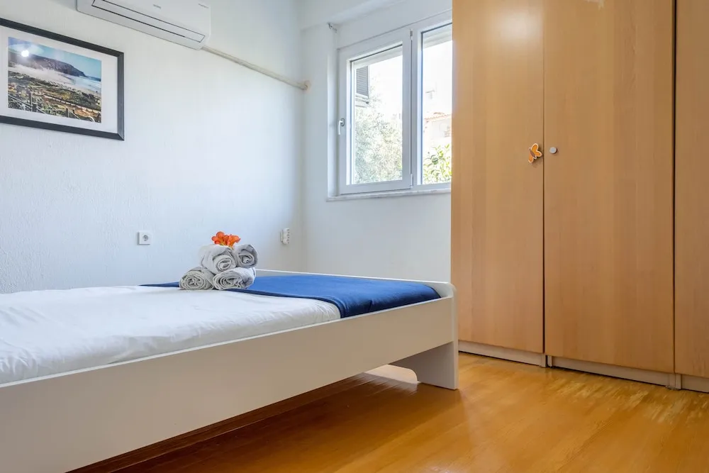 Luna - 2 Bed with Private Garden by the Pool