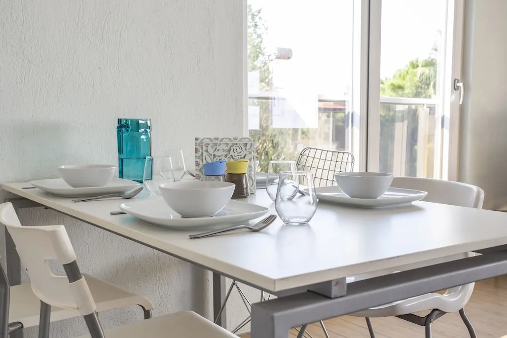 Myra - Duplex 2 Bed Apartment with Pool and 2 Showers