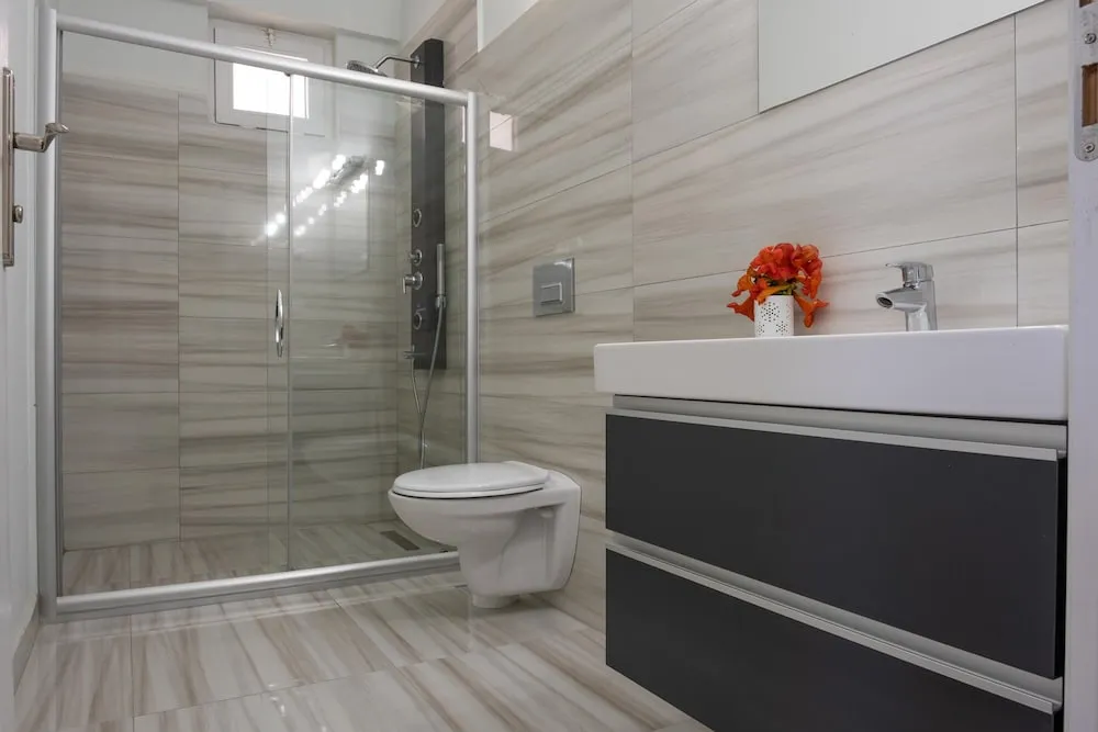 Myra - Duplex 2 Bed Apartment with Pool and 2 Showers