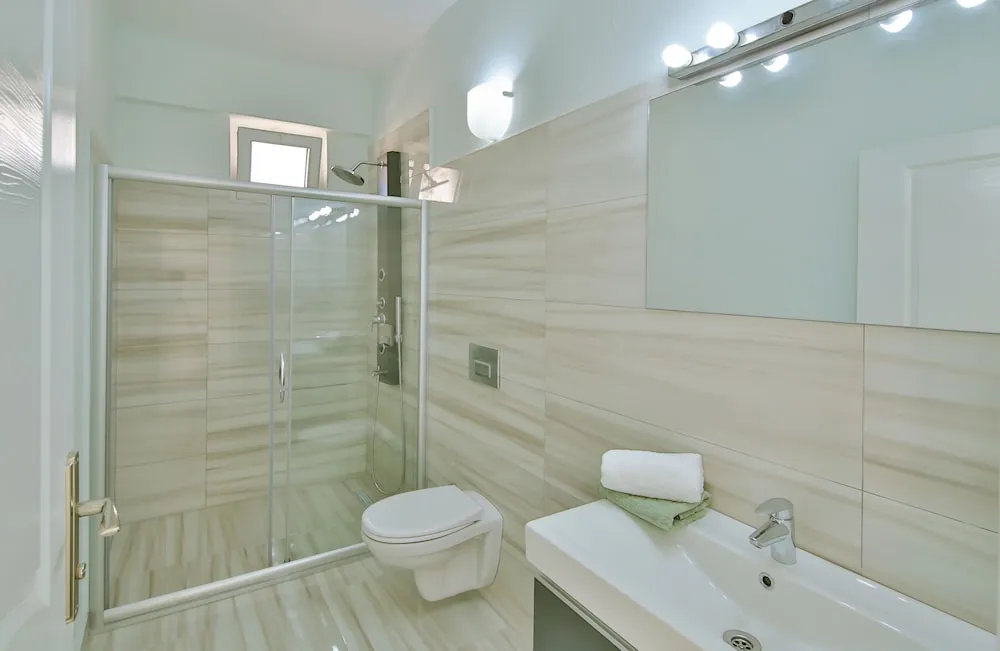 Myra - Duplex 2 Bed Apartment with Pool and 2 Showers