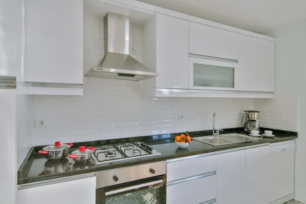 Myra - Duplex 2 Bed Apartment with Pool and 2 Showers