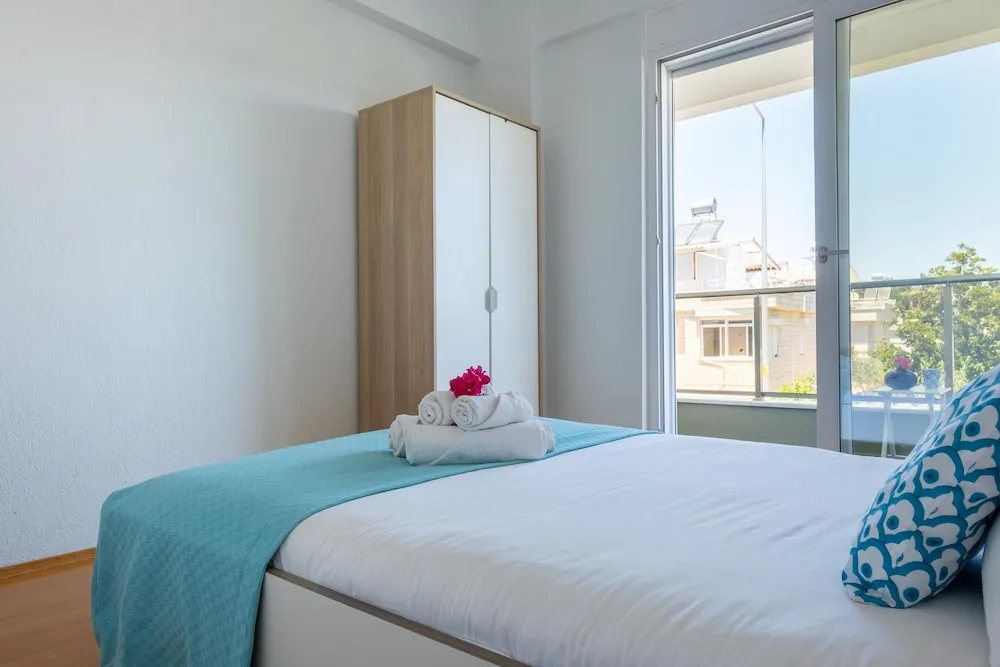Myra - Duplex 2 Bed Apartment with Pool and 2 Showers