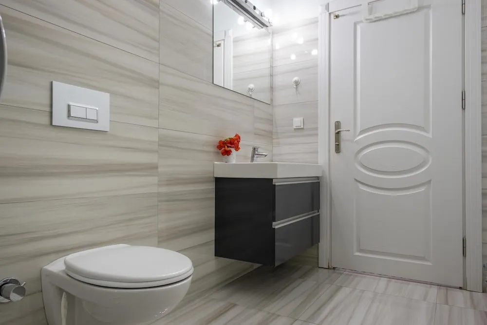 Myra - Duplex 2 Bed Apartment with Pool and 2 Showers
