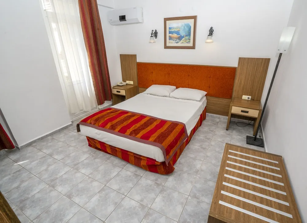 ECONOMY SUITE, AIR CONDITIONING WITH EXTRA FEE