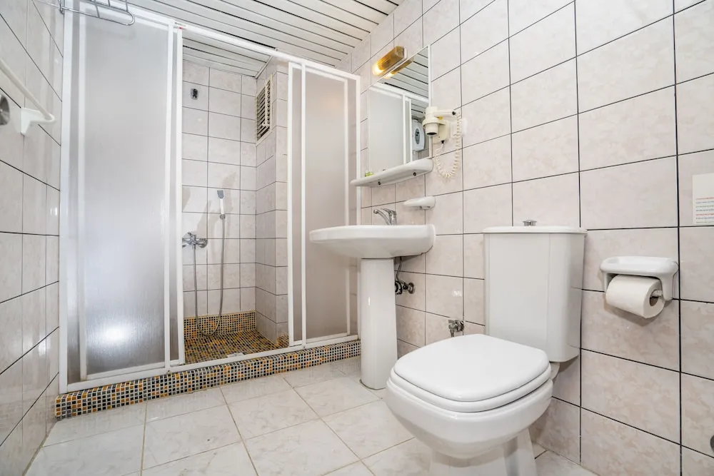ECONOMY SUITE, AIR CONDITIONING WITH EXTRA FEE