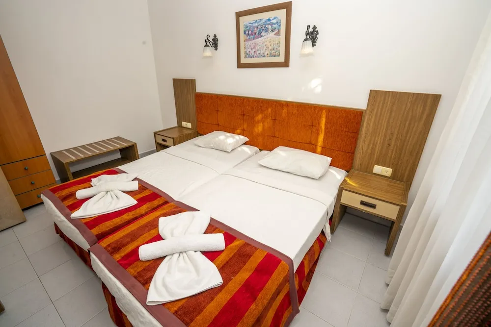ECONOMY SUITE, AIR CONDITIONING WITH EXTRA FEE